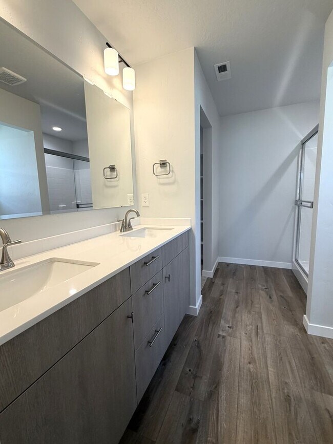 Building Photo - Brand new 3 bed 2 bath home with bonus roo...