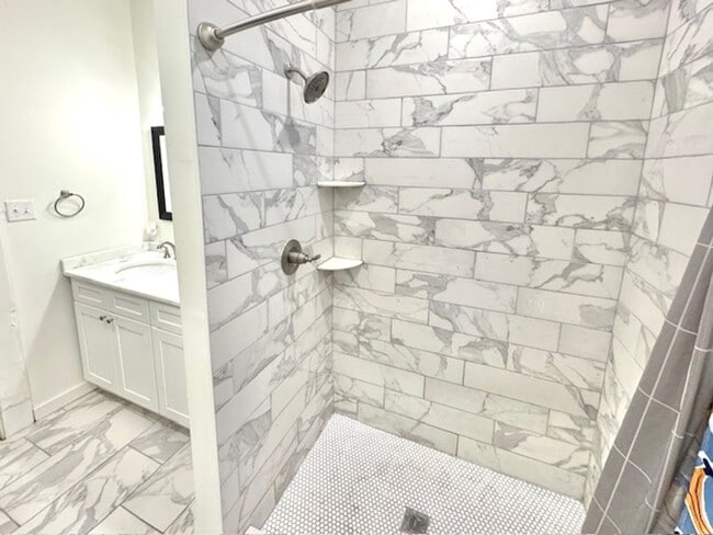 Building Photo - EvergreenStreet111