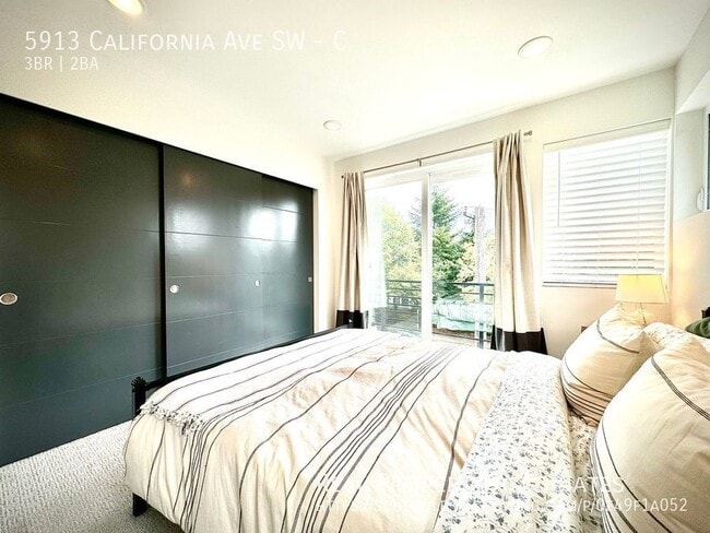 Building Photo - 5913 California Ave SW