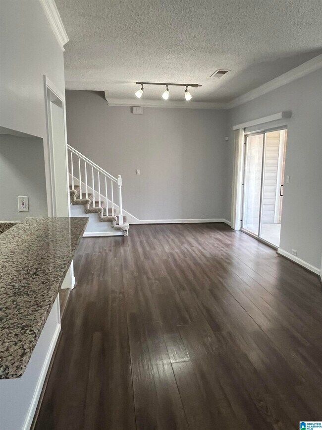 Building Photo - 1932 Waterford Pl