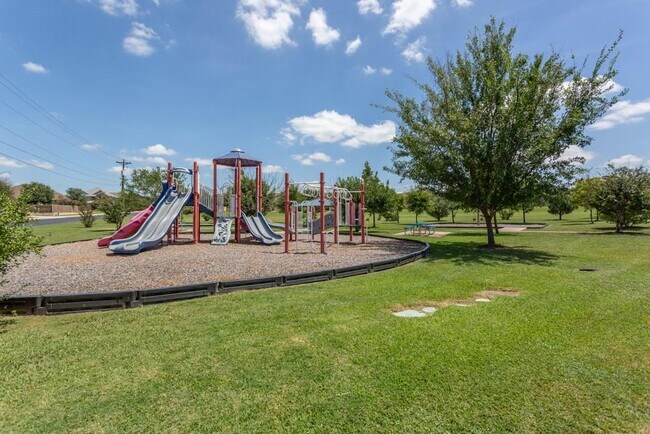 Building Photo - 2302 McCook Dr