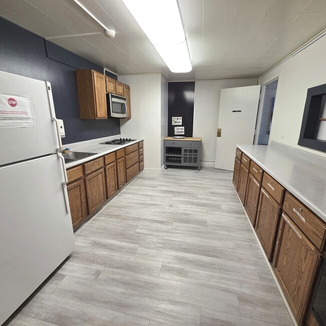 Building Photo - 6033 N Sheridan Rd