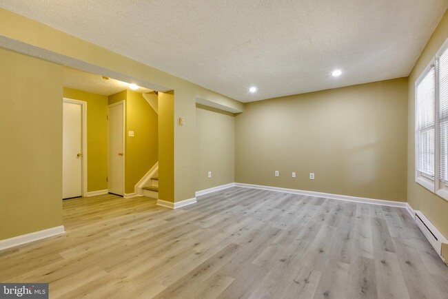 Building Photo - 7805 Edmunds Way