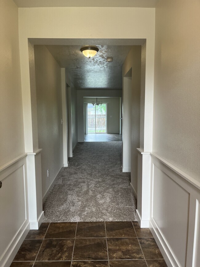 Building Photo - 4238 S Overhill Way