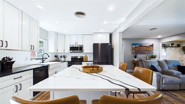 Building Photo - 101 N Mercury Ave