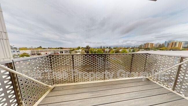 Building Photo - 532 Union St