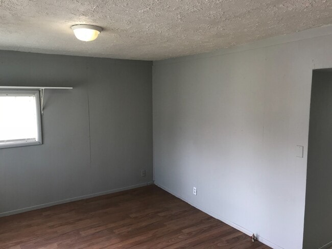 Building Photo - 220 Doty St