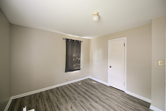 Building Photo - 8 Clarke St