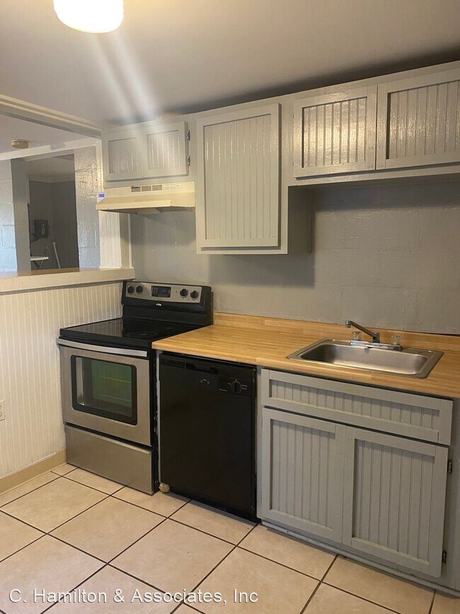 Building Photo - 2 br, 1 bath House - 150 E. Carver Dr