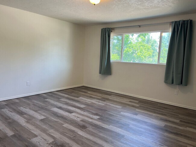 Building Photo - Rose Hill Duplex