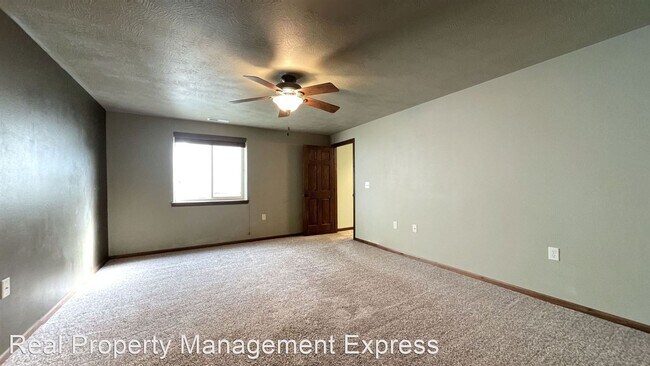 Building Photo - 4 br, 2 bath House - 426 N Perry Ln