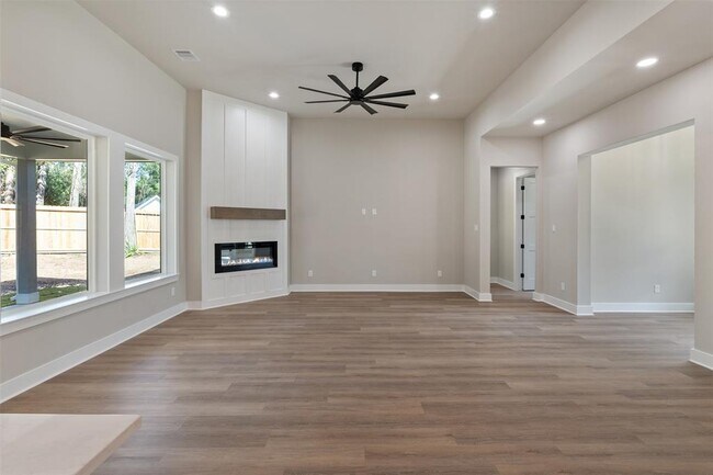 Building Photo - 15109 Paradise Ct