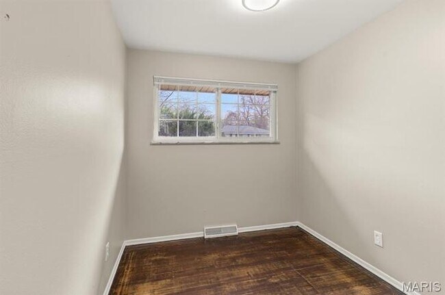 Building Photo - 1223 Reale Ave