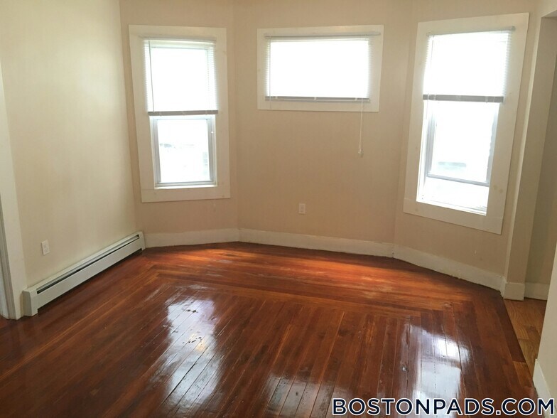 Building Photo - 27 Wolcott St