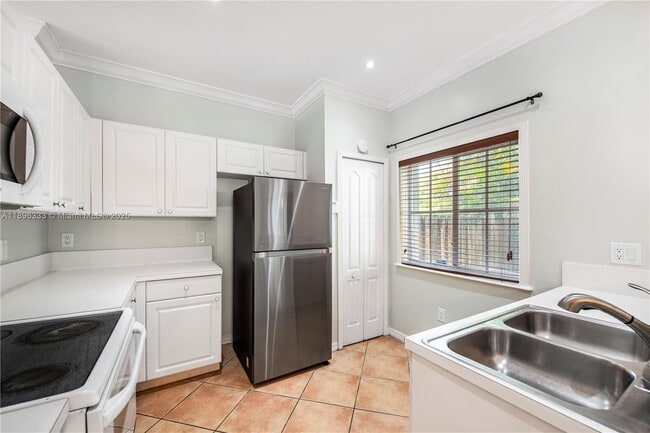 Building Photo - 14274 SW 125th Ct