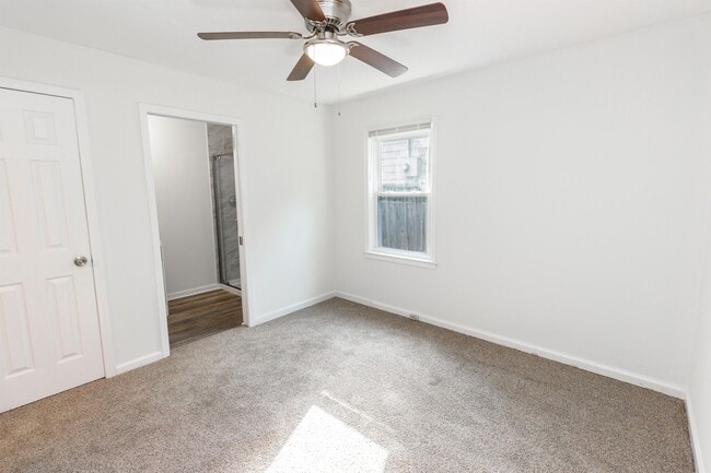 Building Photo - 231 Maple St