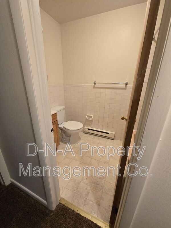 Building Photo - 404 Woodcliff Ave