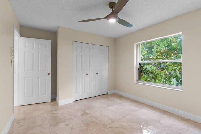 Building Photo - 4806 S Lee Rd