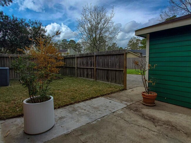 Building Photo - 28903 Twisted Oak Dr
