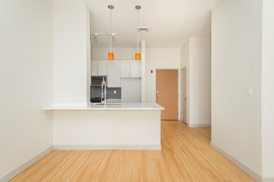 Building Photo - 320 D St