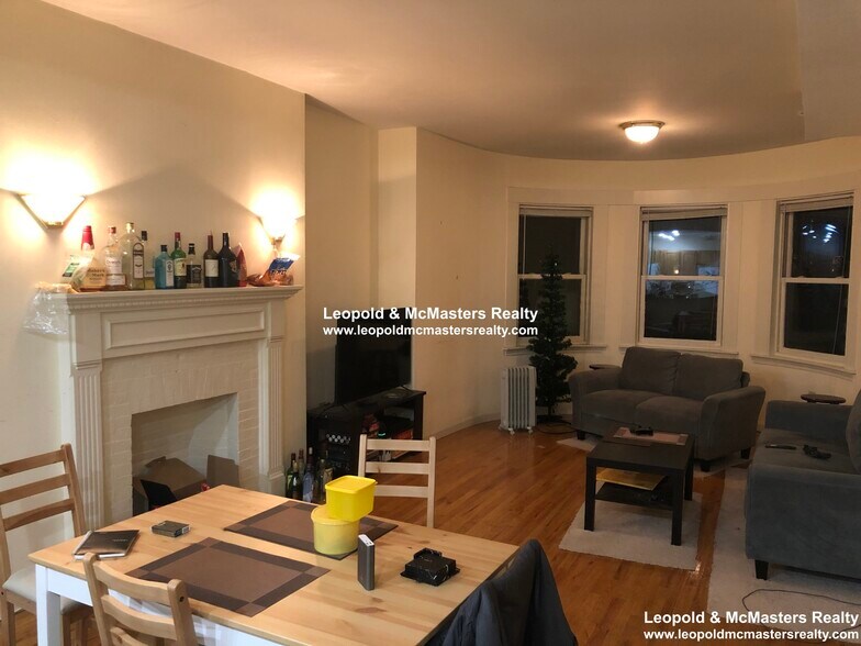 Building Photo - 1402 Beacon St