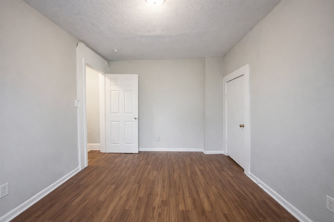 Building Photo - 19 S Tuxedo St