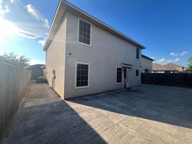 Building Photo - 815 Bartolome Ln