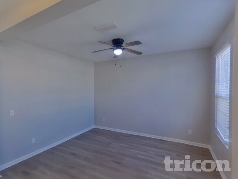 Building Photo - 2541 Miranda Dr