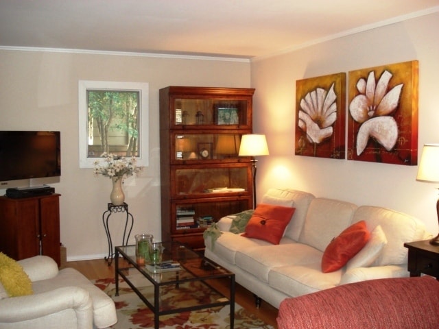 Building Photo - Charming Queen Anne Bungalow