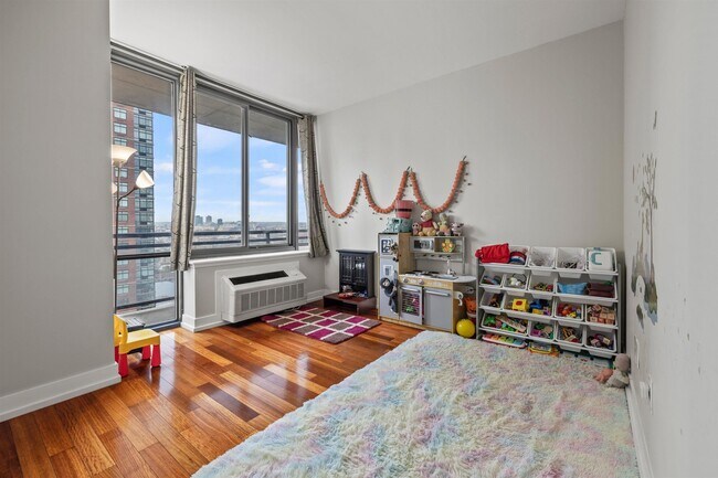 Building Photo - 389 WASHINGTON St