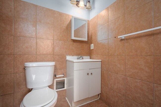 Building Photo - Two Bedroom Rental for Immediate Move In West Baltimore