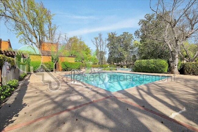 Building Photo - 2254 Woodside Ln