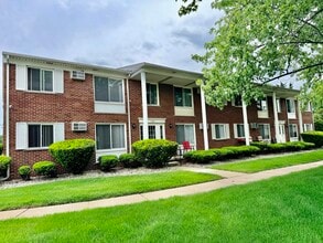 Building Photo - 1701 Charlton Rd