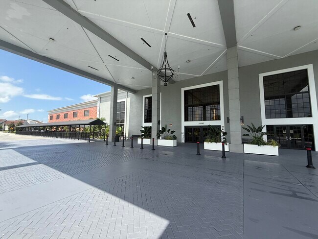 Building Photo - 2050 Guilford C