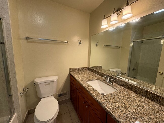 Building Photo - Pinehurst Ave 412-414