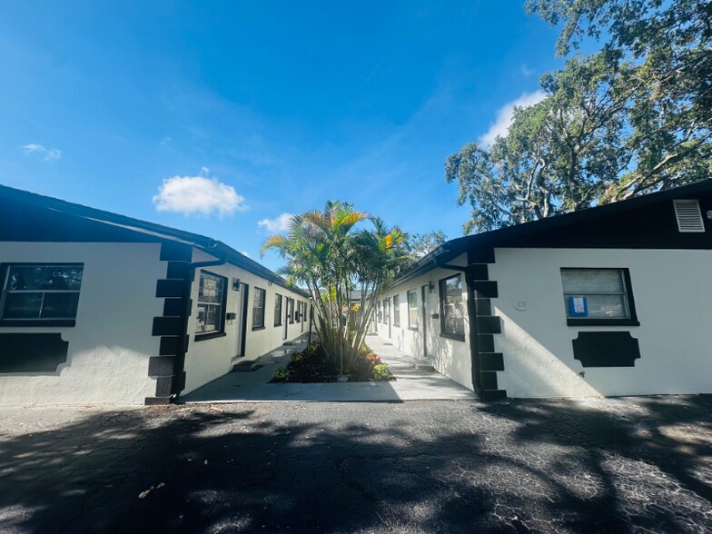 Building Photo - 618 93rd Ave N