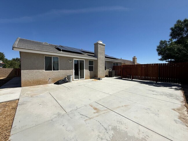 Building Photo - Lancaster Remodeled 3 bedroom - Available Now!