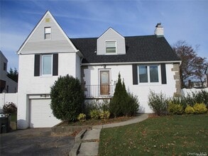 Building Photo - 19 Acorn Rd