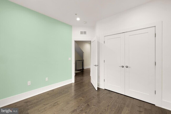 Building Photo - 153 Winsome Cir