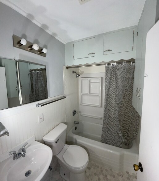 Building Photo - 1411 Portland Ave