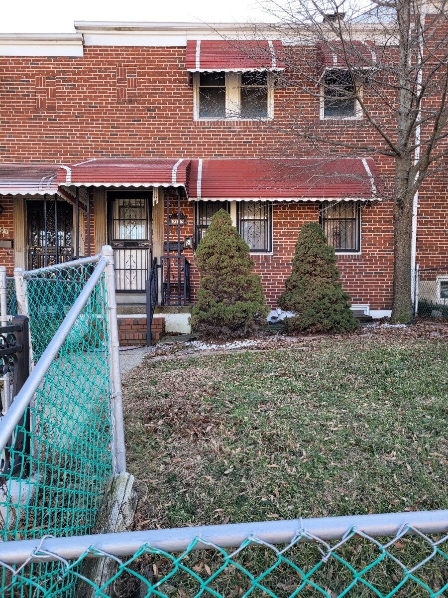 Front - 3703 W Saratoga St