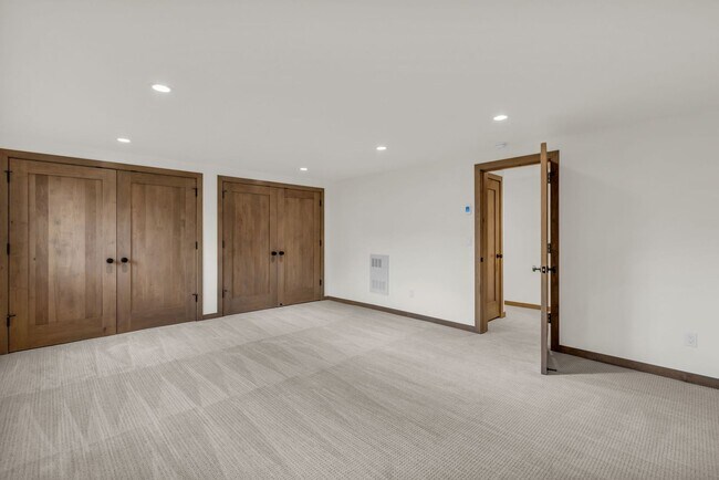 Building Photo - Pinebrook Luxury Remodeled Home