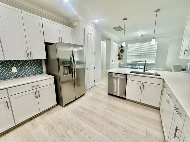 Building Photo - Margaritaville Two Bedroom Fully Furnished Home!