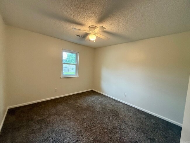 Building Photo - 1603 Woodland Dr