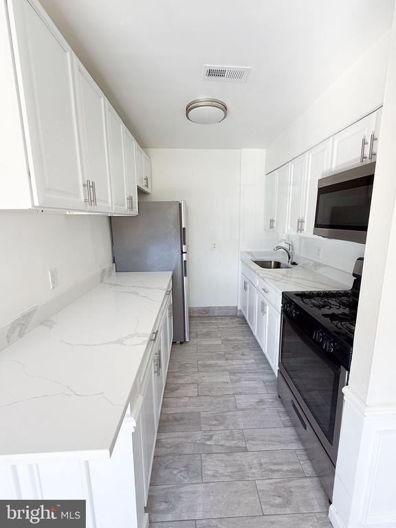 Building Photo - 7618 Savannah St