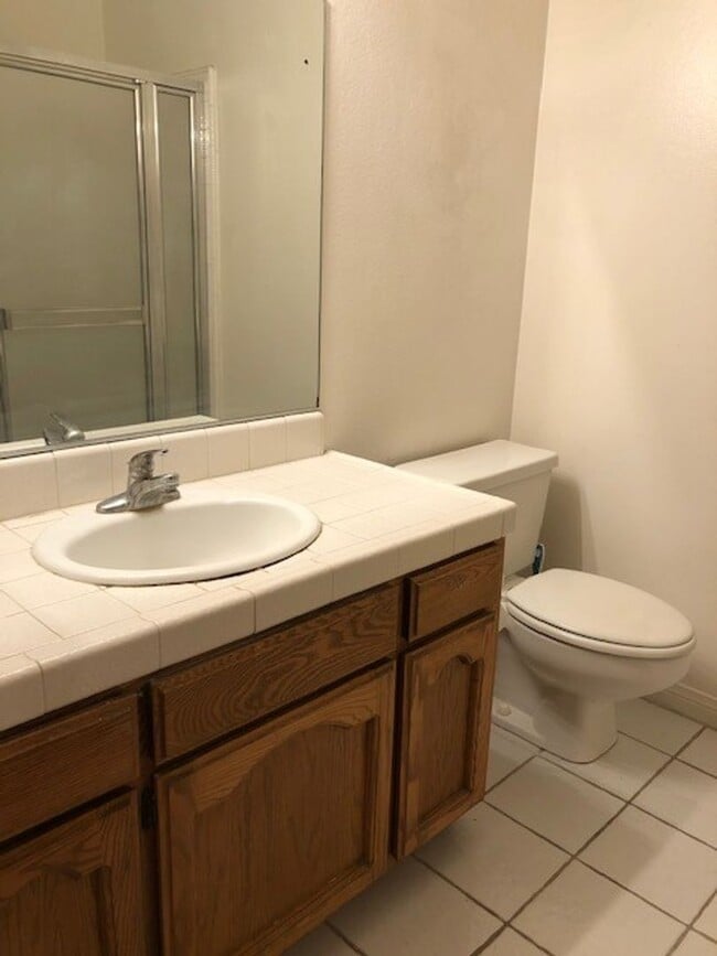 Building Photo - Los Caballeros #224