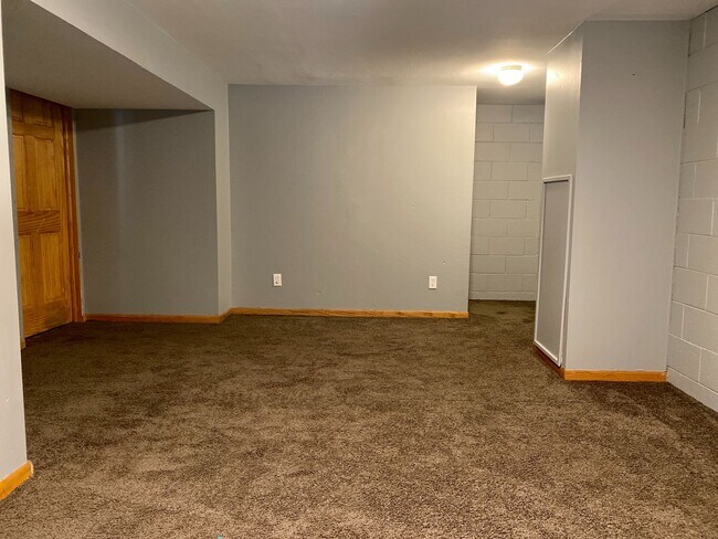 Building Photo - 2 Bedroom Single Family