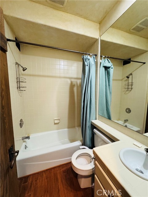 Building Photo - 573 Temple Hills Dr