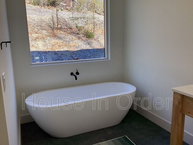 Building Photo - 170 Mountain Laurel Ln