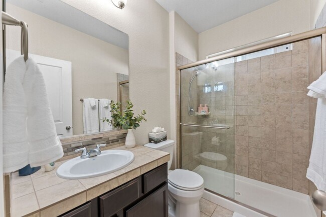 Building Photo - FULLY FURNISHED home available now.